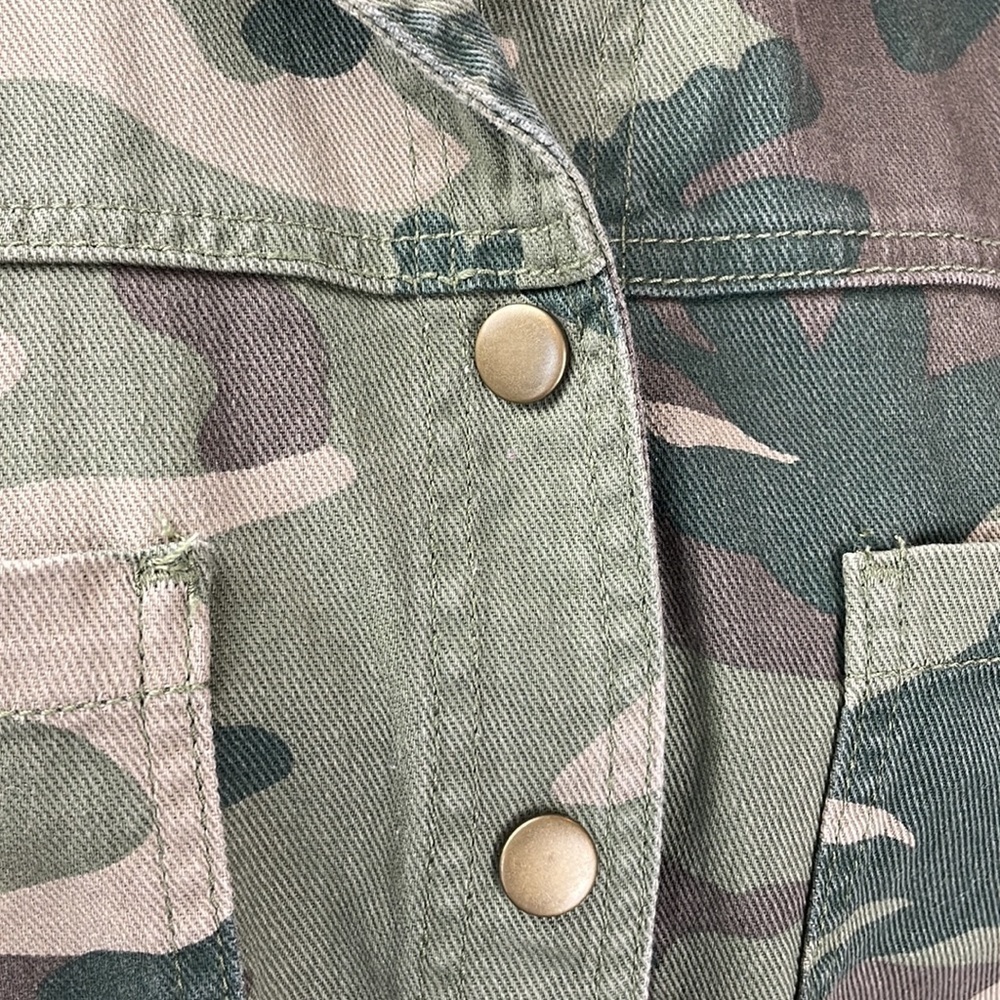 NWT Forever 21 Camo Jacket SZ S Lightweight Full Metal Button Down - Picture 3 of 11